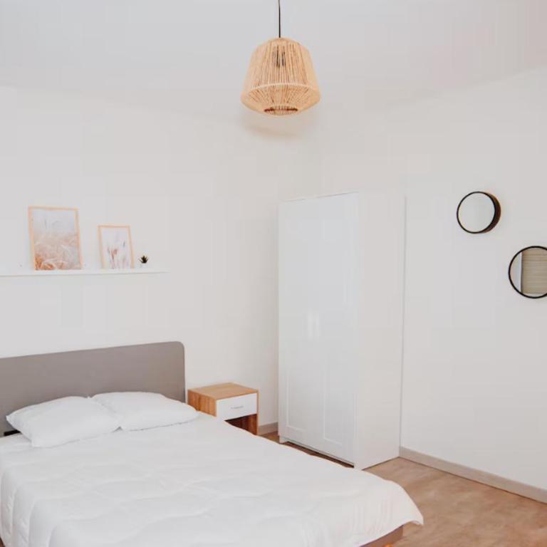 "Envie Lyonnaise" Location - 14 personnes - Terrasse - WIFI fibre optic - Appartement - 9