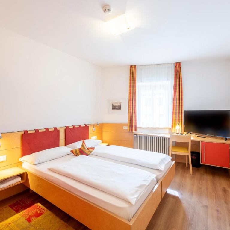 Hotel Figl ***S - Doppel- oder Zweibettzimmer - 1
