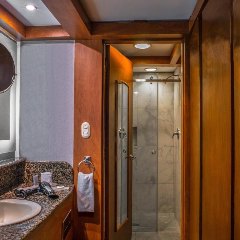 Courtyard by Marriott Mexico City Revolucion - Superior Double Room - 7