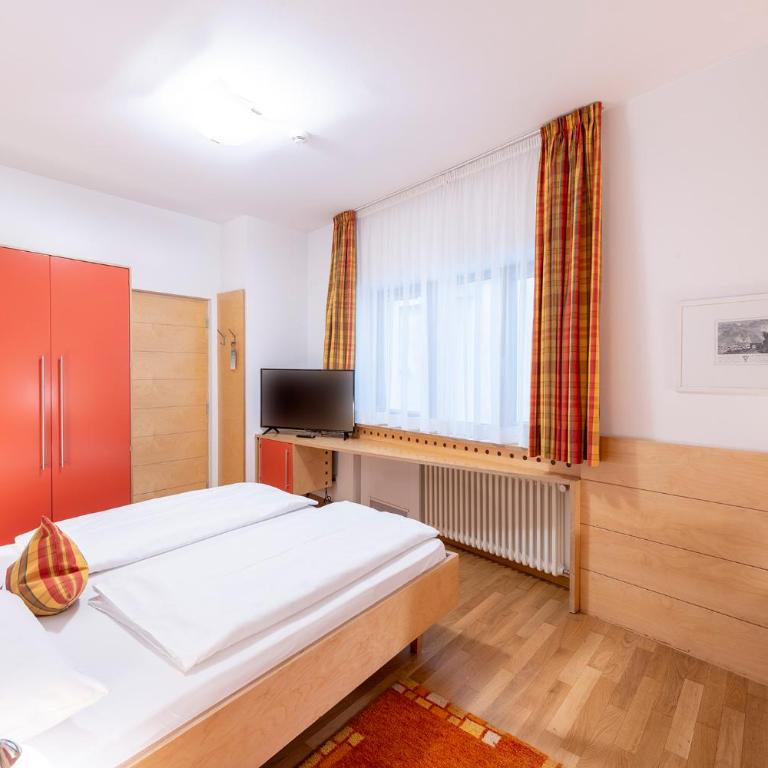 Hotel Figl ***S - Doppel- oder Zweibettzimmer - 1