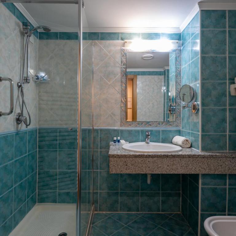 Hotel Savoy Palace - Tonelli Hotels - Camera Tripla Standard con Balcone - 6