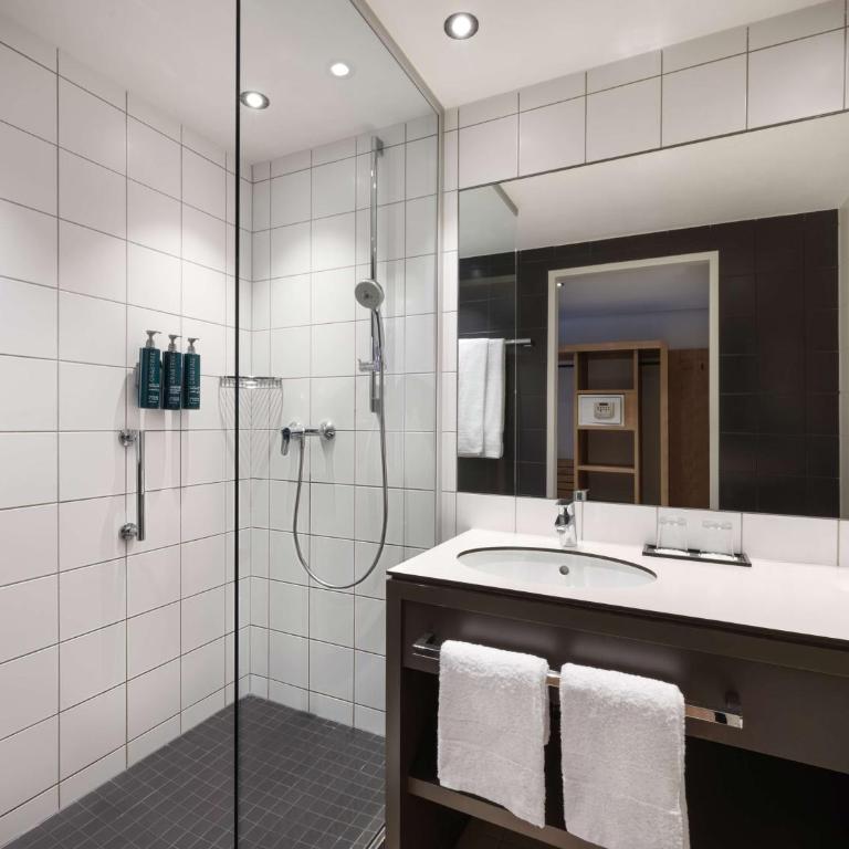 Hilton Garden Inn Innsbruck Tivoli - Zimmer mit Kingsize-Bett - 2