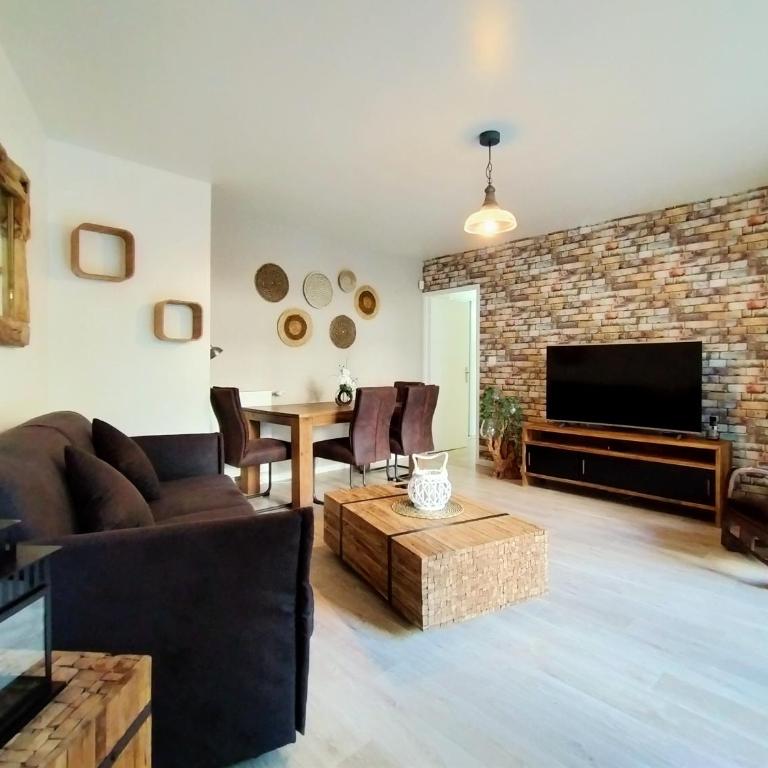 Chic apart with piano, terrace and parking - Three-Bedroom Apartment - 8