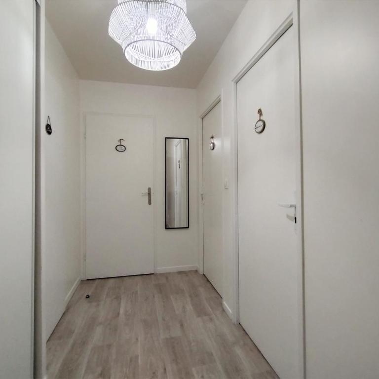 Chic apart with piano, terrace and parking - Three-Bedroom Apartment - 22