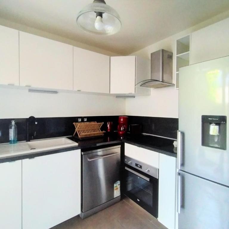 Chic apart with piano, terrace and parking - Three-Bedroom Apartment - 5