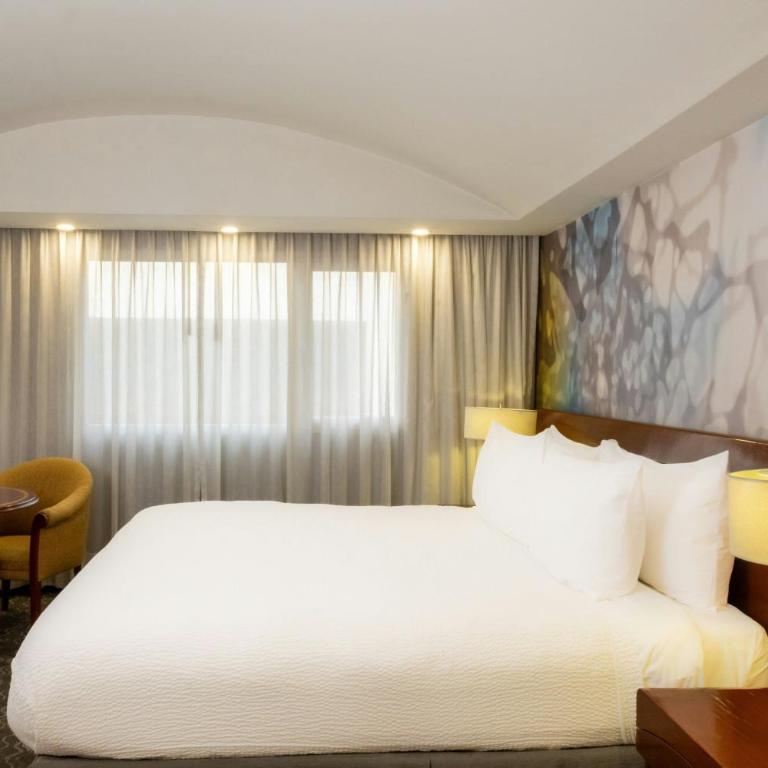 Courtyard by Marriott Mexico City Revolucion - 2 Bedroom Suite, Bedroom 1: 1 King, Bedroom 2: 1 Double - 6