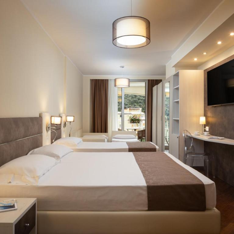 Hotel Savoy Palace - Tonelli Hotels - Large Junior Suite with Pool View - 8