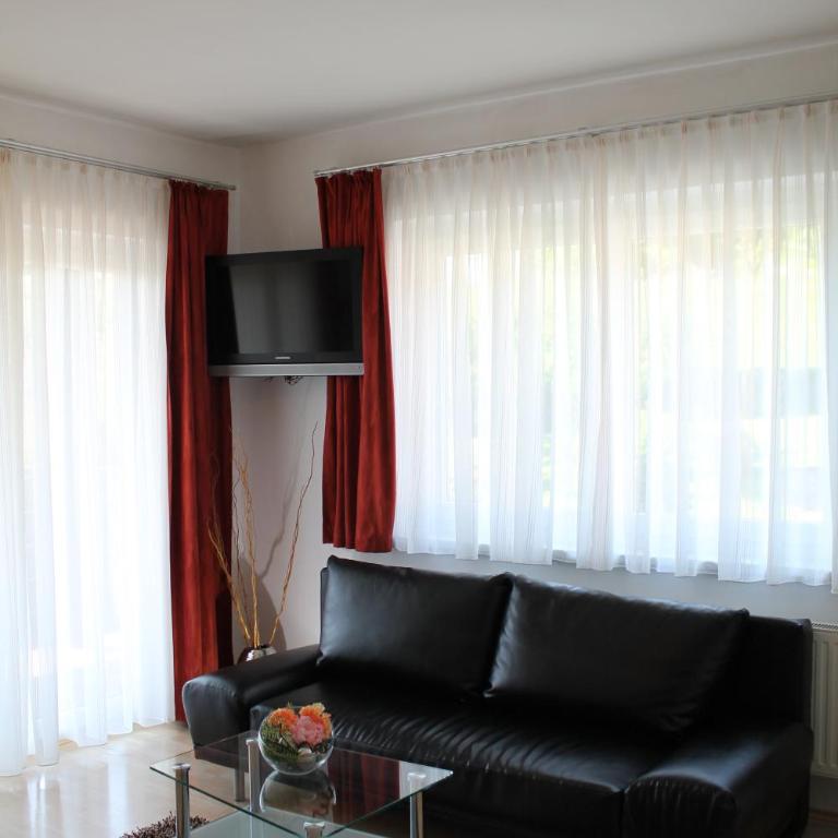 Pension Steinbichler - Apartments und Zimmer Check in 24-7 - Dreibettzimmer mit Balkon - 3