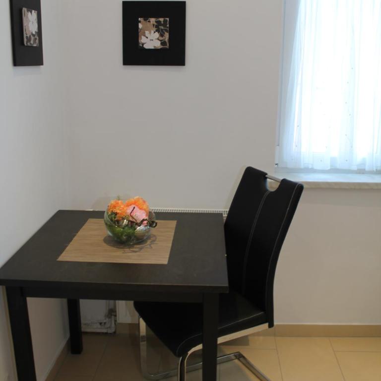 Pension Steinbichler - Apartments und Zimmer Check in 24-7 - Dreibettzimmer mit Balkon - 4