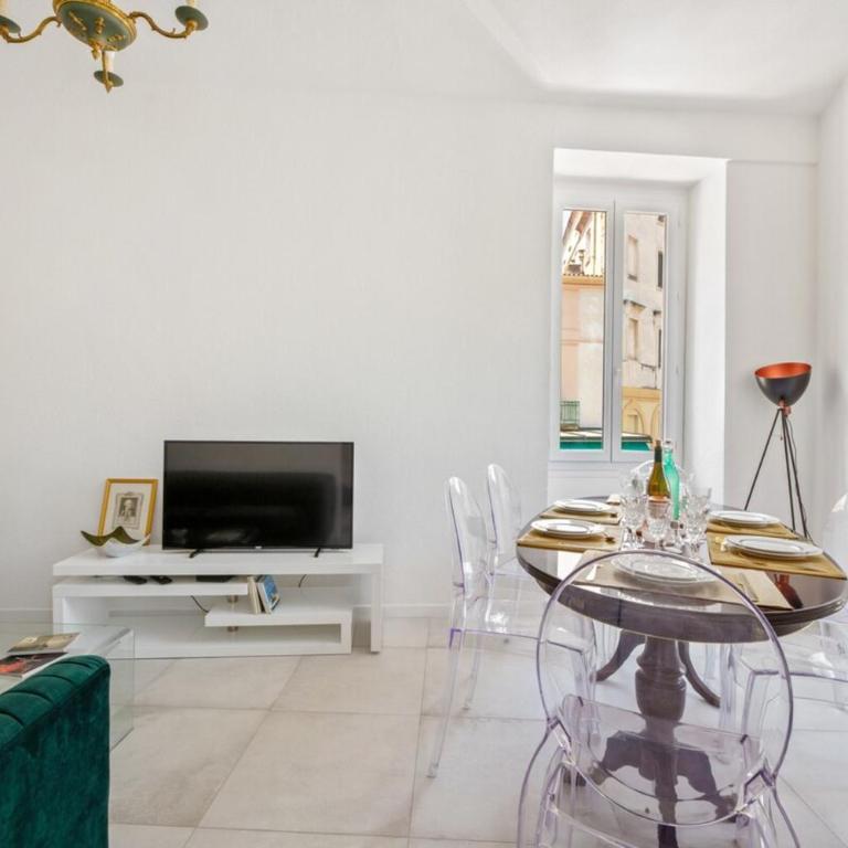 Madonuccia - Hypercentral Chic & Cosy - Deluxe Apartment - 13