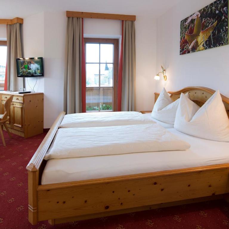 Gästehaus Brantlhof Zimmer und Ferienwohnungen in Going am Wilden Kaiser - Familienzimmer mit Balkon - 2