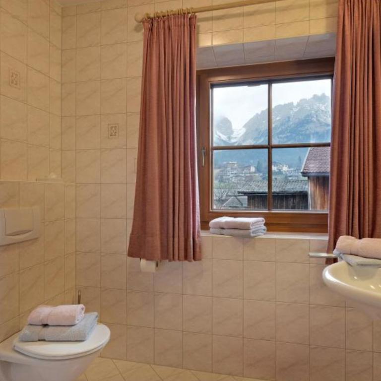 Gästehaus Brantlhof Zimmer und Ferienwohnungen in Going am Wilden Kaiser - Familienzimmer mit Balkon - 1