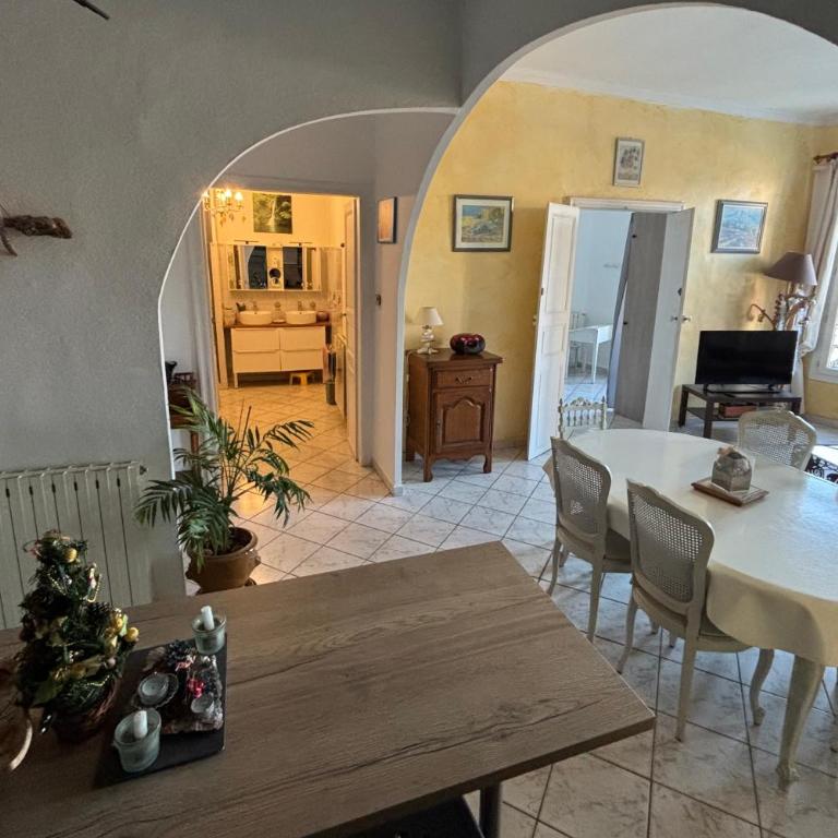 appartquaisete et garage - Apartamento de 2 dormitorios - 10