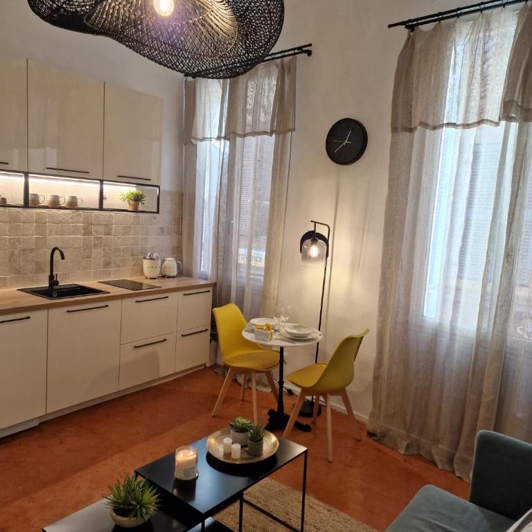 Appartement Cosy Hyper Centre Climatisé - Rue Bédarrides - Apartment mit 1 Schlafzimmer - 2