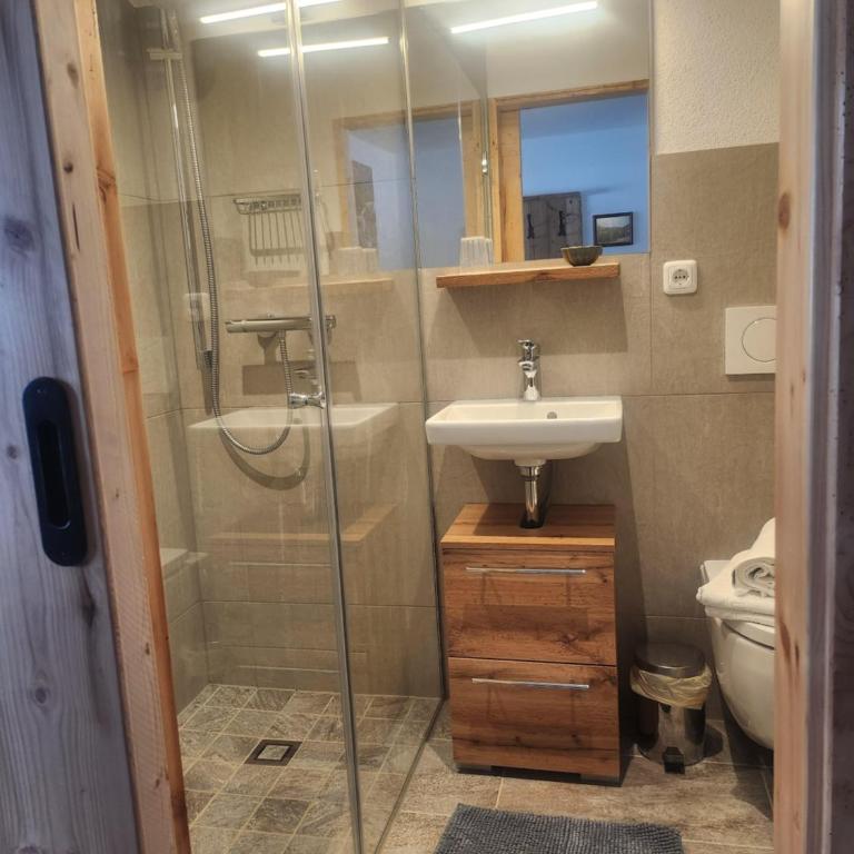 Pension Wötzinghof - Doppelzimmer mit Dusche - 8
