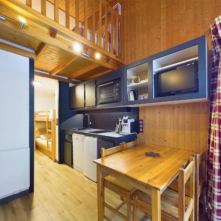 Studio mezzanine cosy, 4/5 pers, à 80m des pistes, balcon, TV/DVD, kichenette équipée - FR-1-398-553 - Studio - 1
