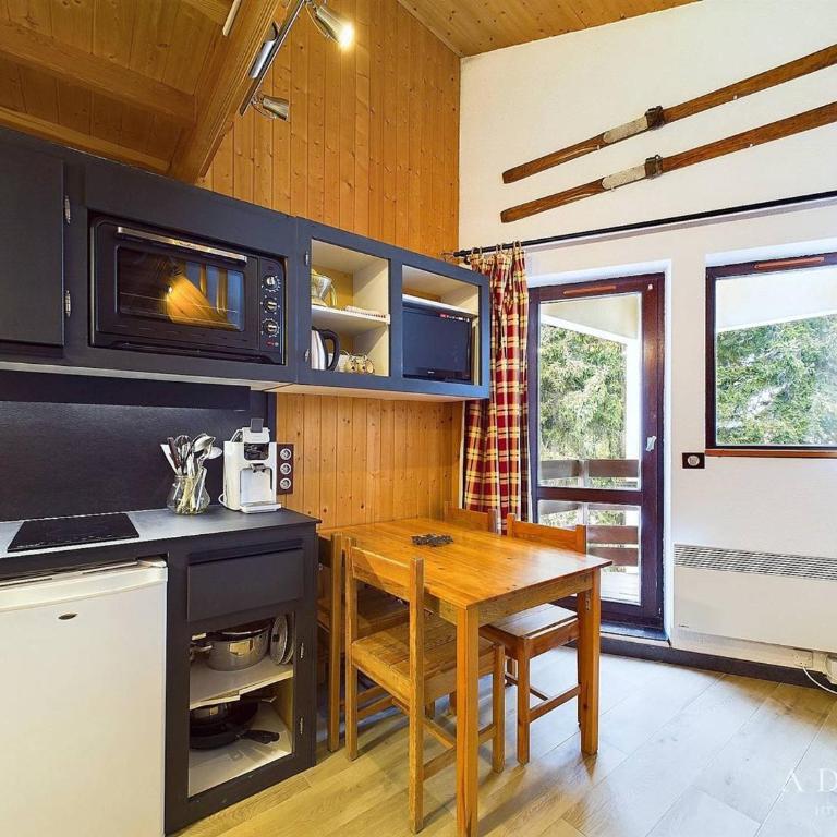 Studio mezzanine cosy, 4/5 pers, à 80m des pistes, balcon, TV/DVD, kichenette équipée - FR-1-398-553 - Studio - 2