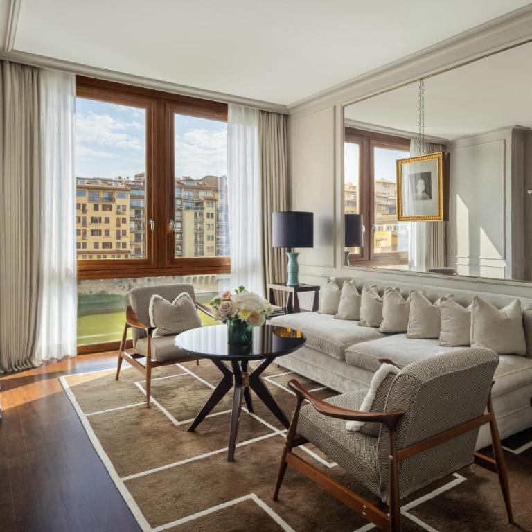 Portrait Firenze - Lungarno Collection - Prestige Suite with River View - 1