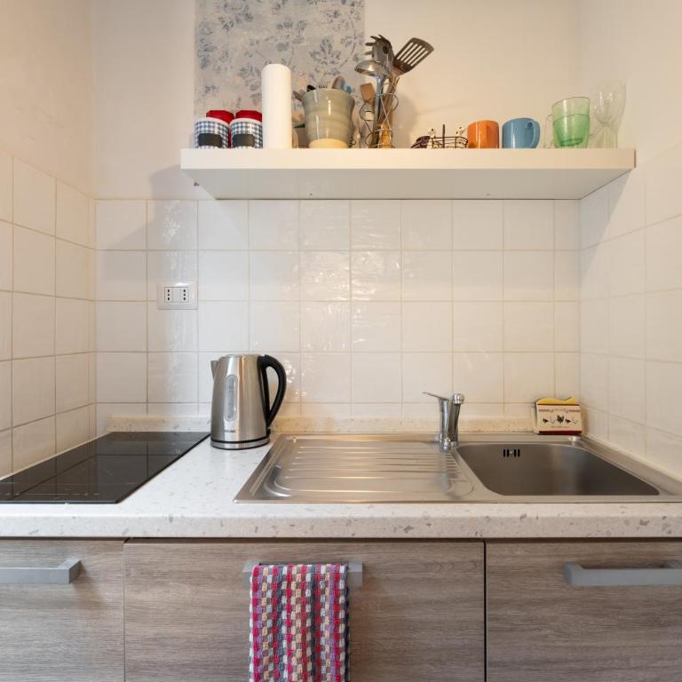 Via Benedetta, 13 - Florence Charming Apartments - Florentine Gem Steps from Station - Prime Spot! - Appartamento con 1 Camera da Letto - 13