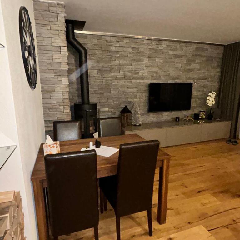 WEF 2027 Ferienwohnung, 3 Minuten Fussweg zum Kongresshaus, geeignet für 2 Personen - Apartment mit Balkon - 11