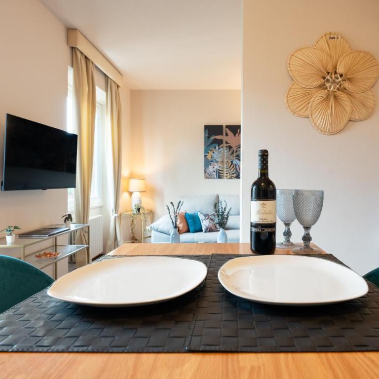 Via Panzani 16, 4th Floor - Patrizia - Bright apartment 300m from Duomo and Train station - Appartamento con 2 Camere da Letto - 3
