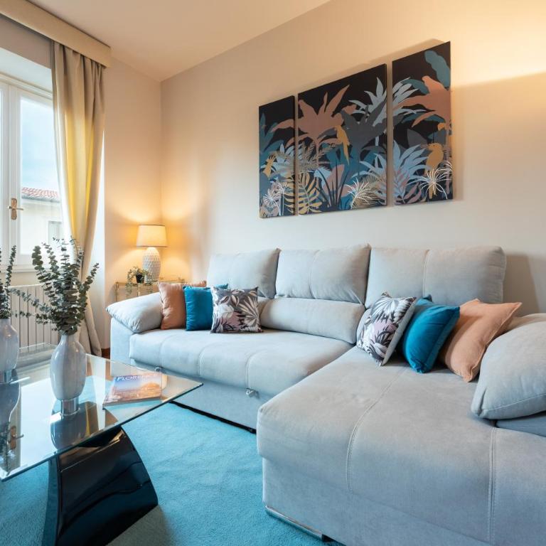 Via Panzani 16, 4th Floor - Patrizia - Bright apartment 300m from Duomo and Train station - Appartamento con 2 Camere da Letto - 1
