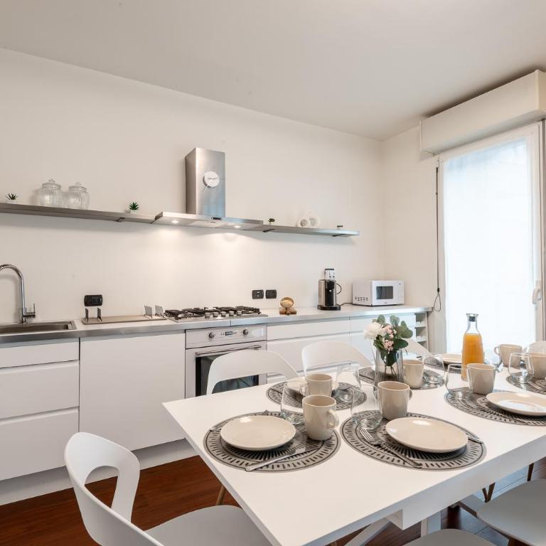 StayEasy SantaGiulia - M3 Metro - Center in 20 mins - Appartamento con 2 Camere da Letto e Balcone - 4