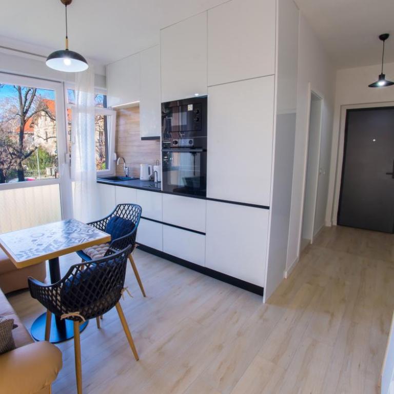 Queen7 - One-Bedroom Apartment - 2