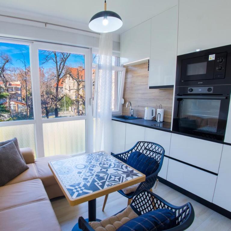 Queen7 - One-Bedroom Apartment - 3