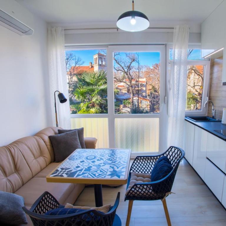 Queen7 - One-Bedroom Apartment - 1