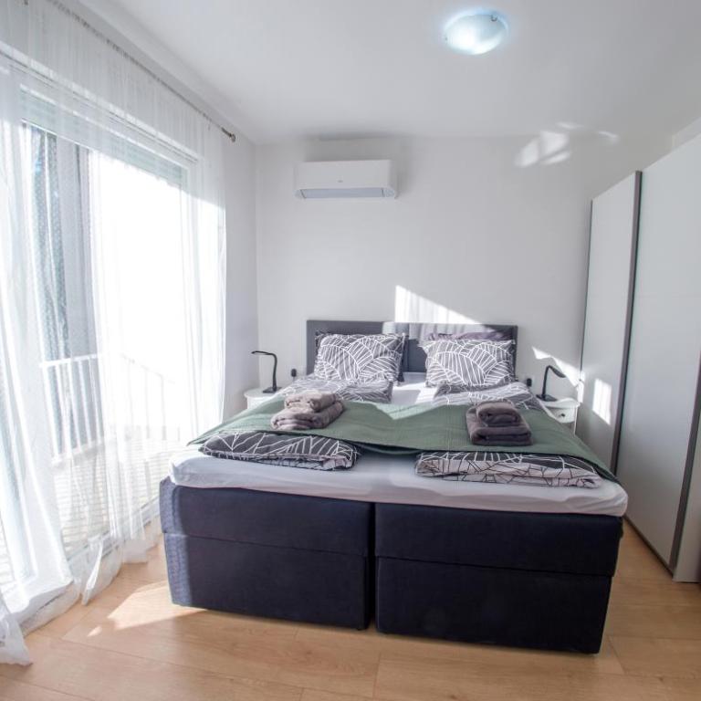 Queen7 - One-Bedroom Apartment - 9