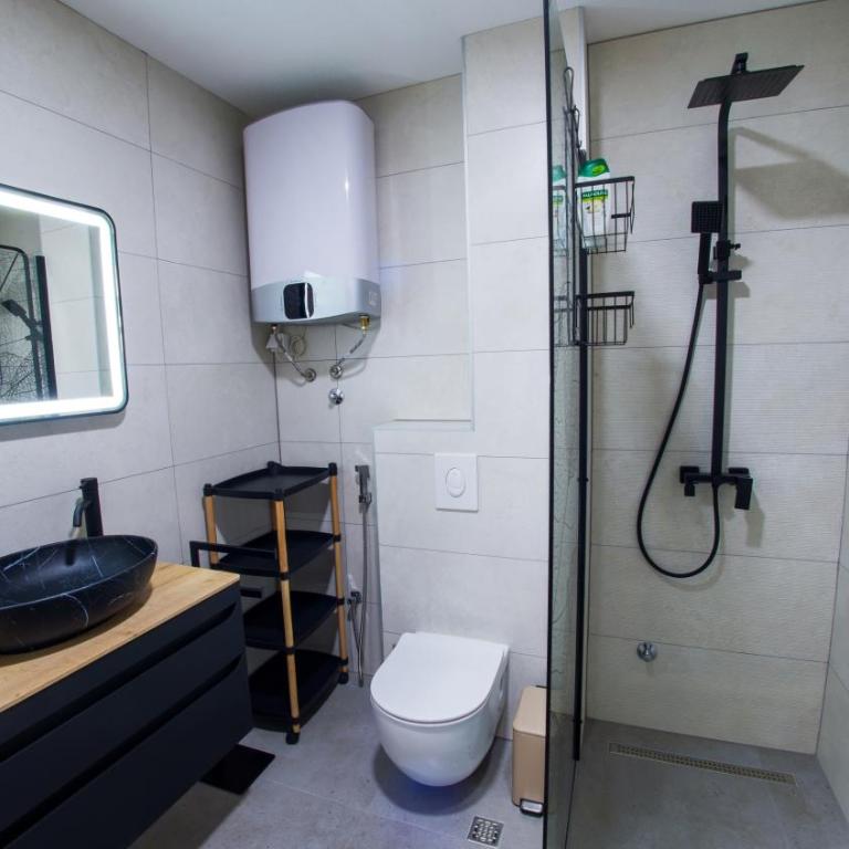 Queen7 - One-Bedroom Apartment - 13