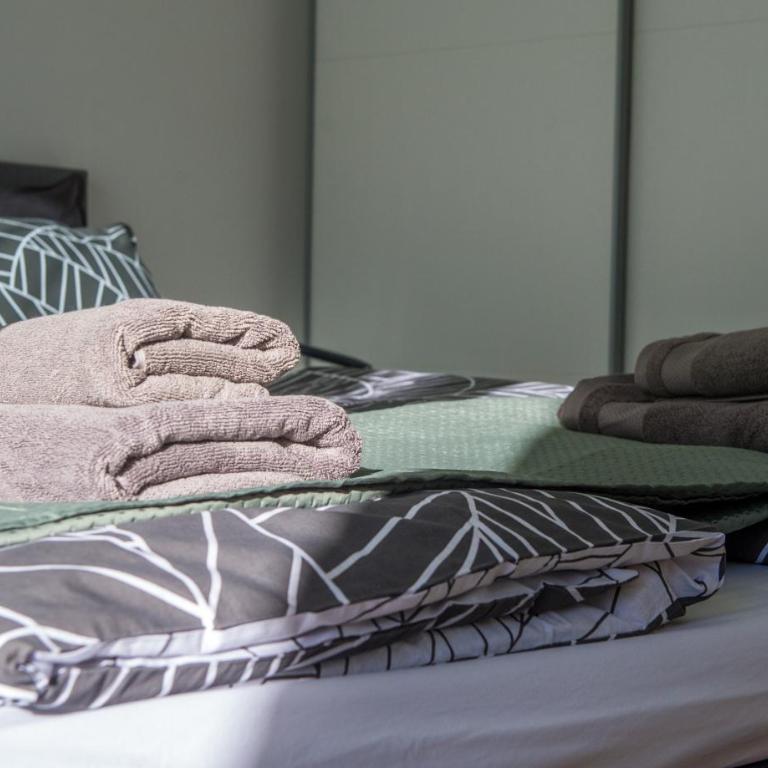 Queen7 - One-Bedroom Apartment - 12