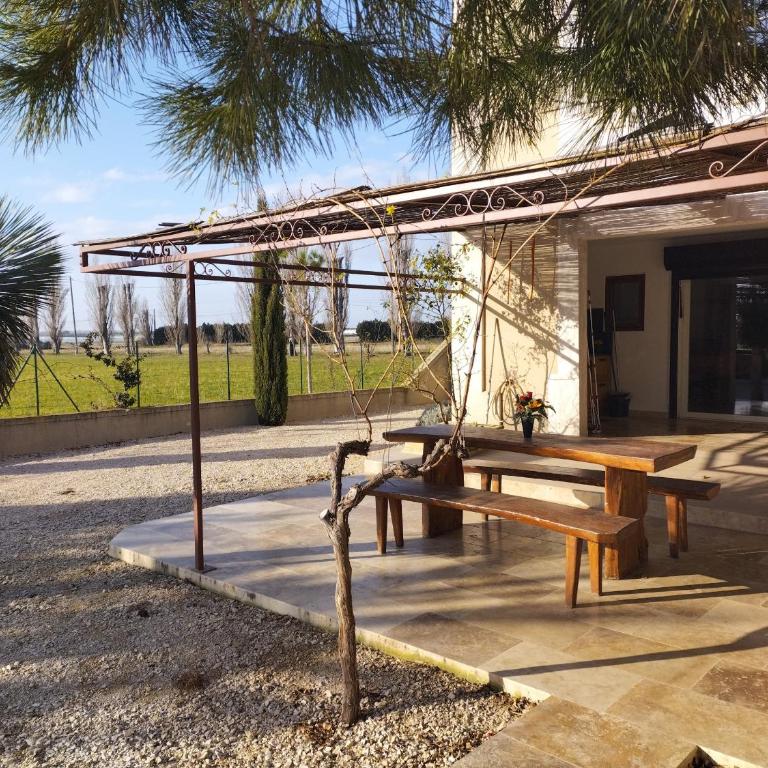 Vacation rental with pool and Jacuzzi, close to Arles - sleeps 10 - Maison de Vacances 4 Chambres - 42