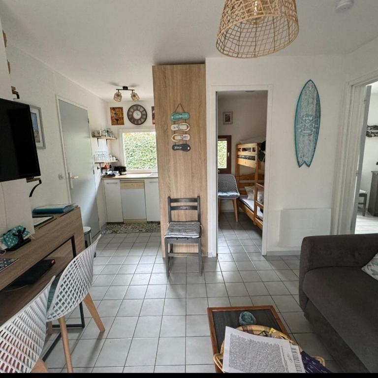 libre du 21 juin au 4 juillet venez prendre la fraîcheur en bord de lac et plage de Barcarès à 800m cabane rénovée 8 couchages possibles - Haus mit 3 Schlafzimmern - 9