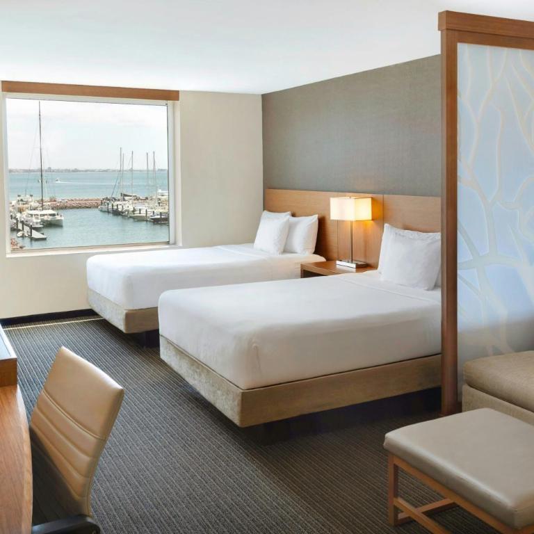 Courtyard by Marriott La Paz Baja California Sur - Habitación Estándar con sofá cama y vistas al puerto deportivo - 2 camas grandes - 2