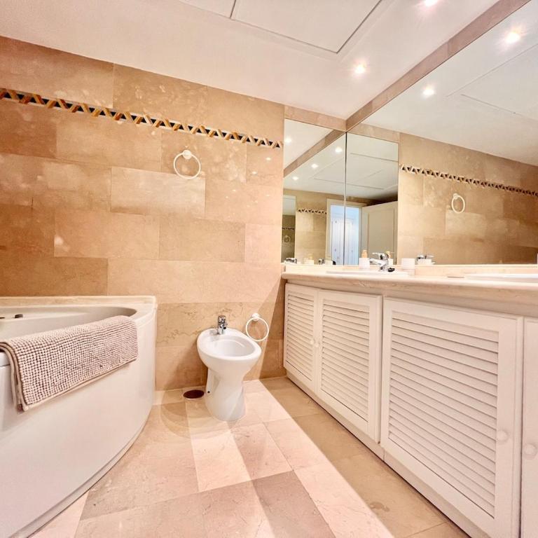 Gran apartamento en Magna Marbella - Apartamento de 2 dormitorios - 16