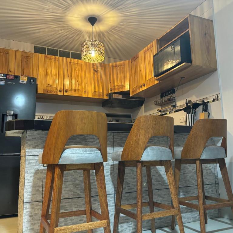 Comfortable House - Three-Bedroom House - 1