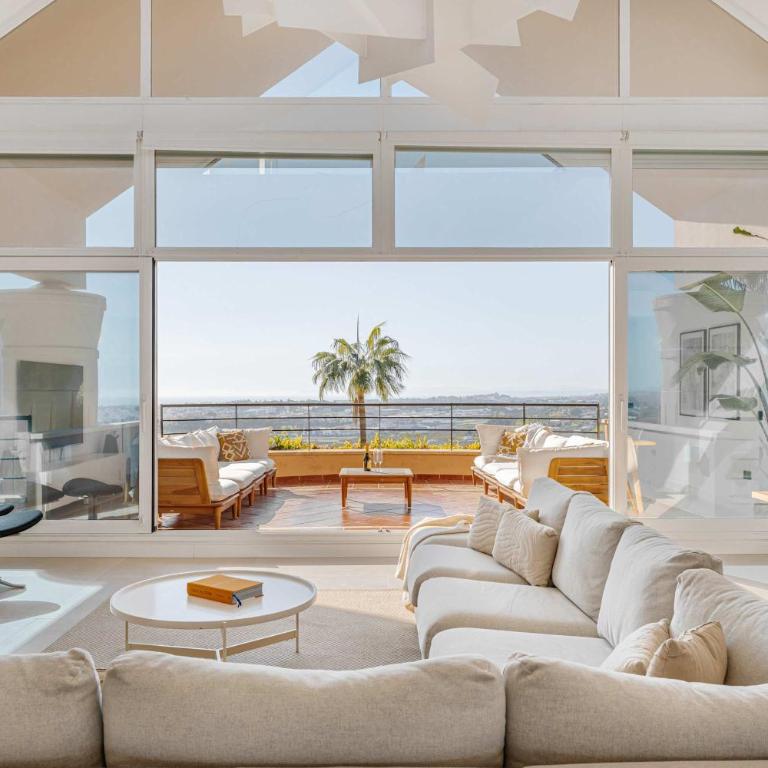 HEATED ROOFTOP POOL PENTHOUSE VIEWS MAGNA MARBELLA - Apartamento - 4