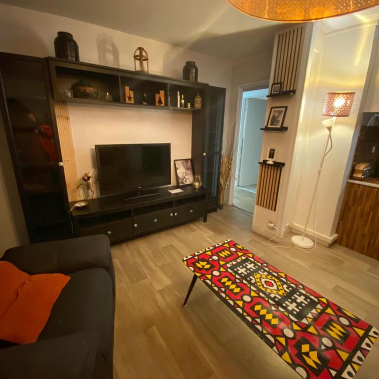 Bel appartement spacieux ,convivial de 3 chambres avec parking privé sécure - Apartment mit 3 Schlafzimmern - 35
