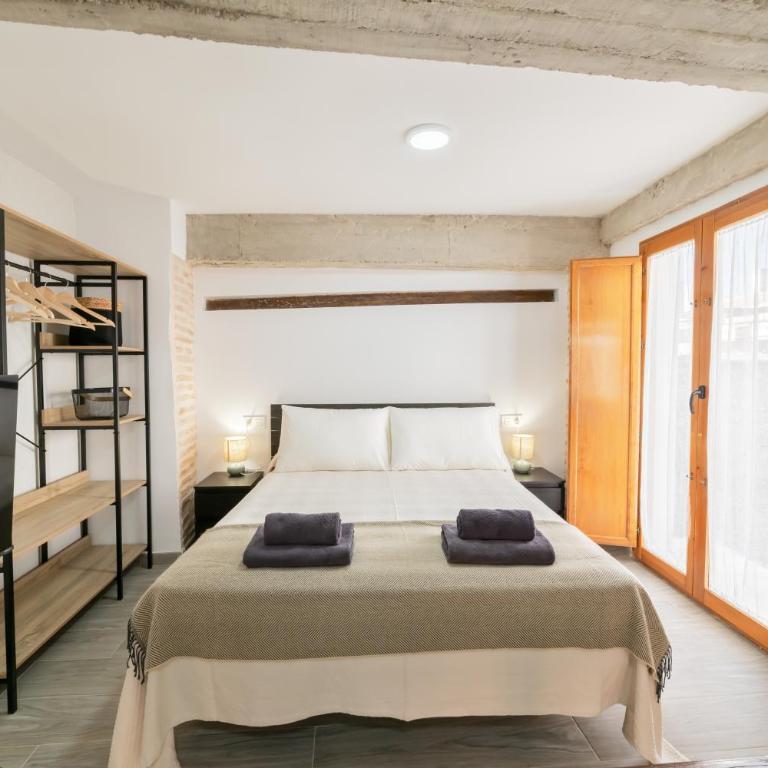 TrendyHomes Realejo - Studio Apartment with One Double Bed - 2