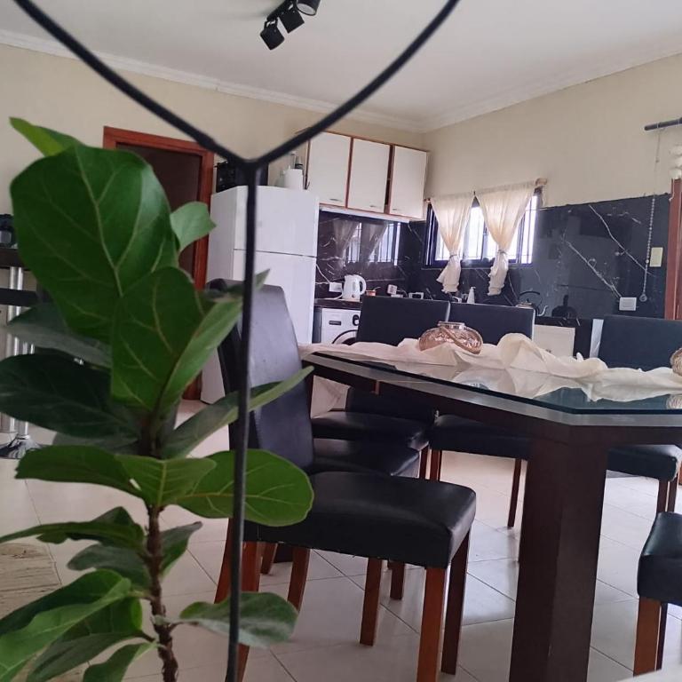 Tu casa ideal para el verano en Necochea cerca de la playa y del parque - Three-Bedroom House - 1