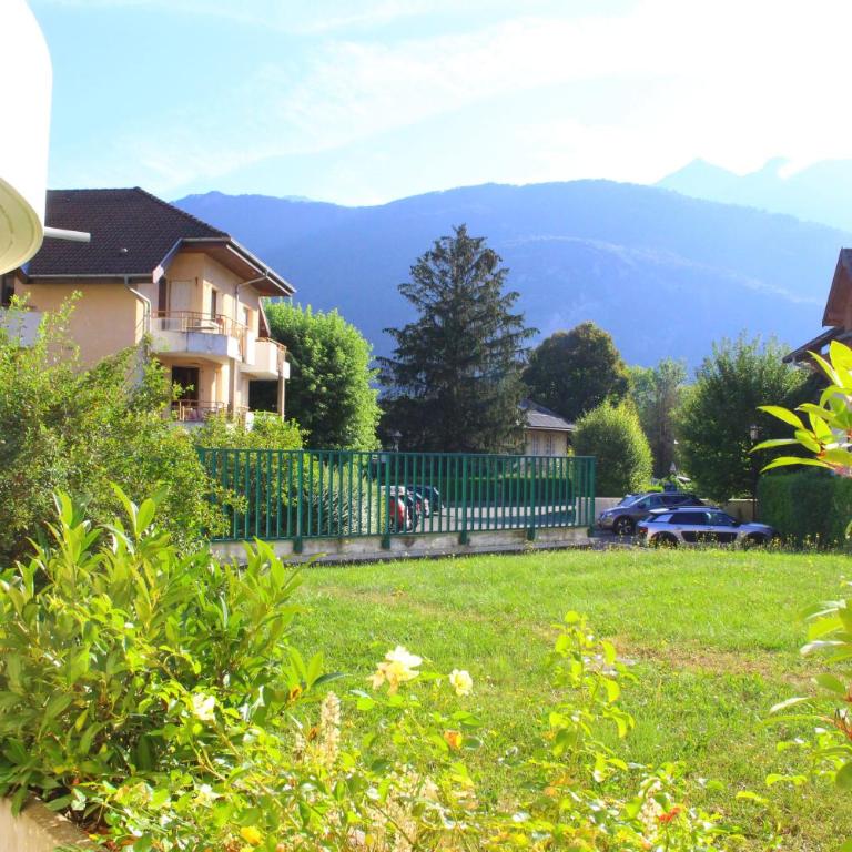 Appartement T3 classé trois étoiles au calme de plain-pied au centre Doussard avec vue sur montagne, lac Annecy à proximité - Two-Bedroom Apartment with Terrace - 19