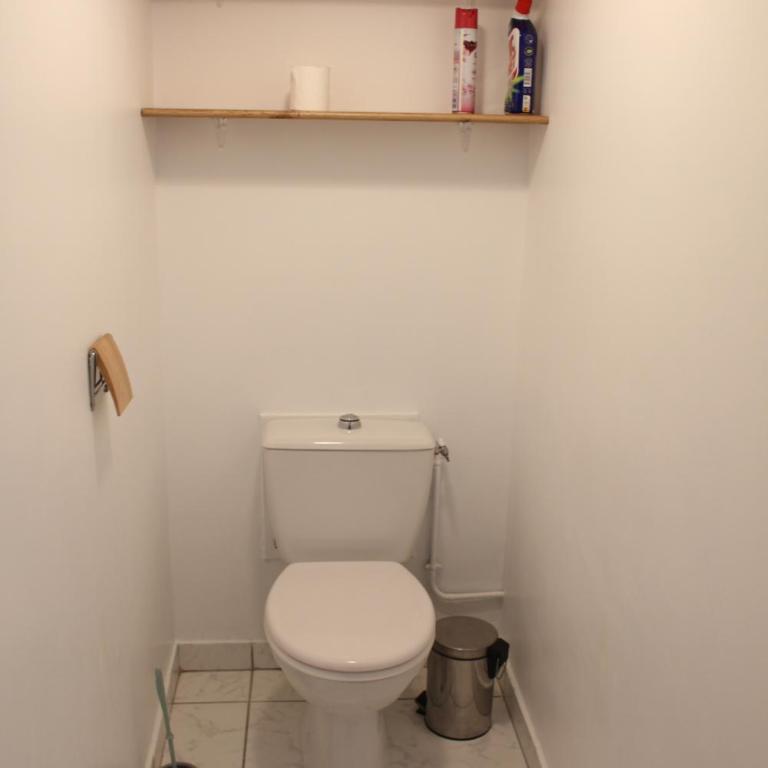 Appartement T3 classé trois étoiles au calme de plain-pied au centre Doussard avec vue sur montagne, lac Annecy à proximité - Two-Bedroom Apartment with Terrace - 16