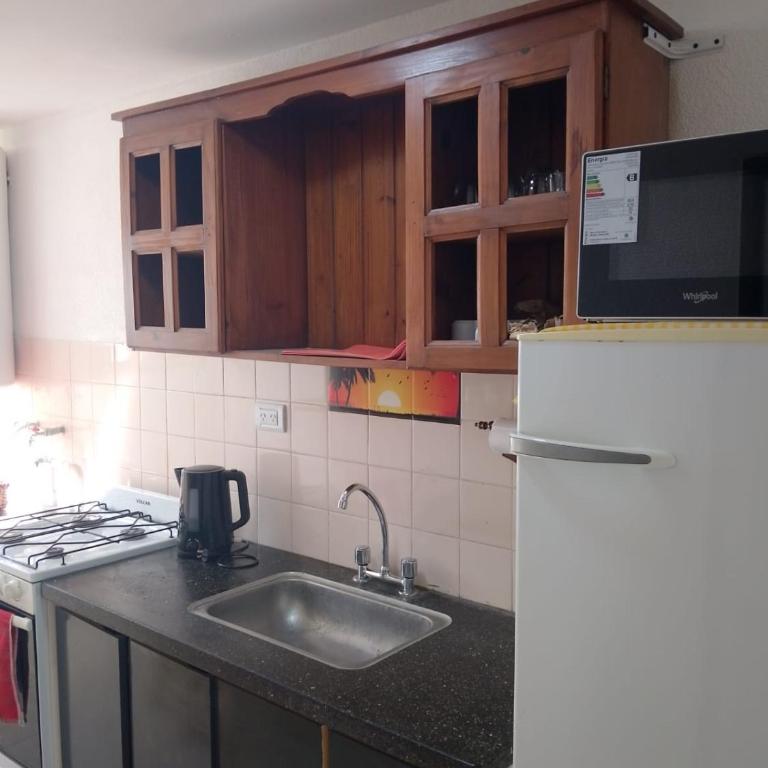 Departamento de 3 ambientes espacioso y luminoso a 10 minutos en auto de la costa con espacio para estacionar al aire libre - Apartamento de 2 dormitorios - 5