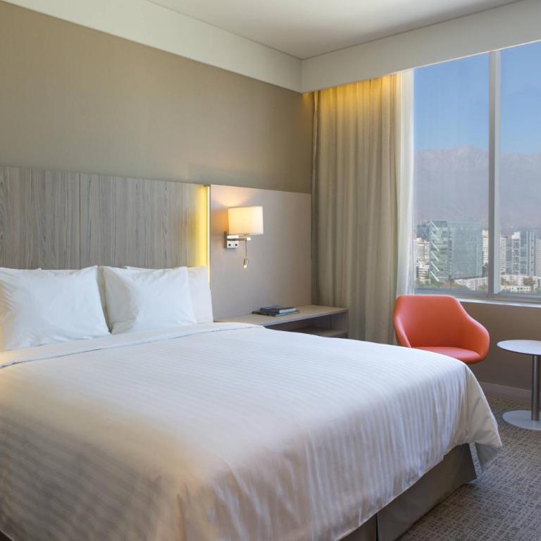 Courtyard by Marriott Santiago Las Condes - Habitación con cama extragrande y vistas a la montaña - 1