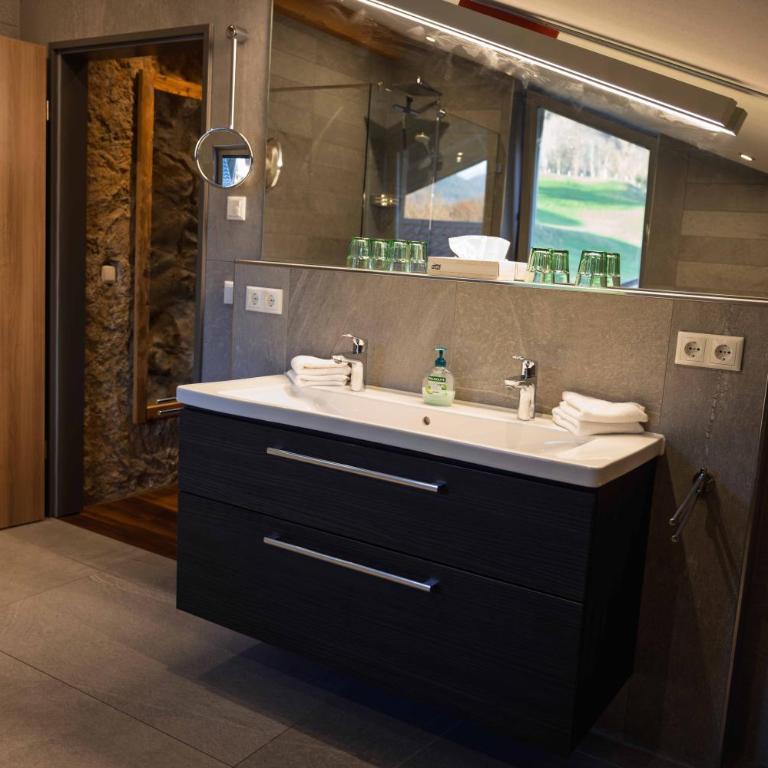 Alpenglühn Apartments - Adult Only - Deluxe Apartment mit Balkon und 2 Schlafzimmern - 12