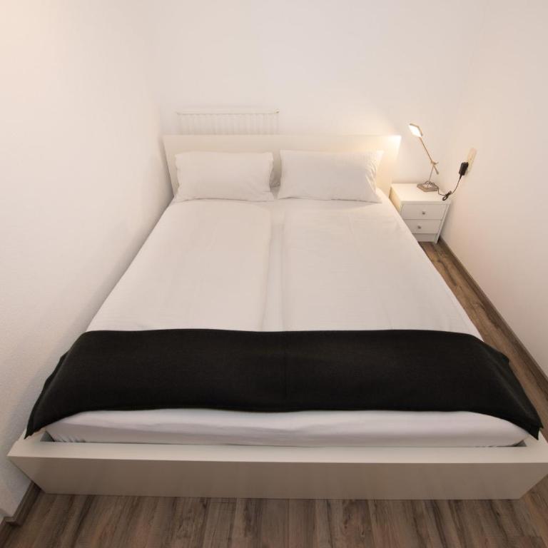 Alpen Appartements Marlene - Comfort Apartment mit zwei Schlafzimmern und Terrasse - 4