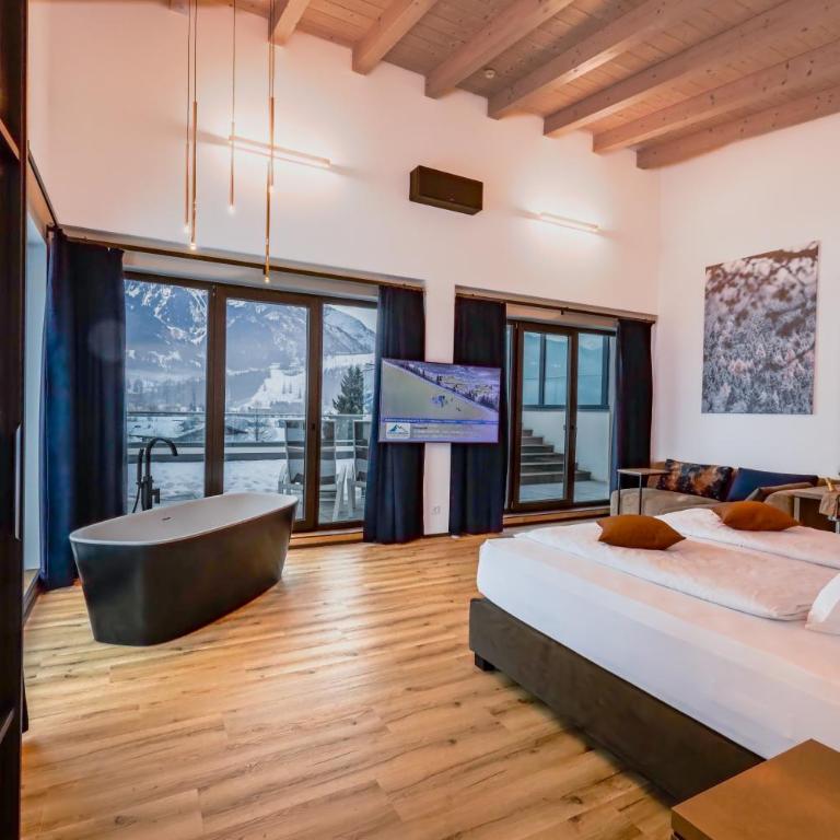 Sonja Alpine Resort - Deluxe Suite - 4