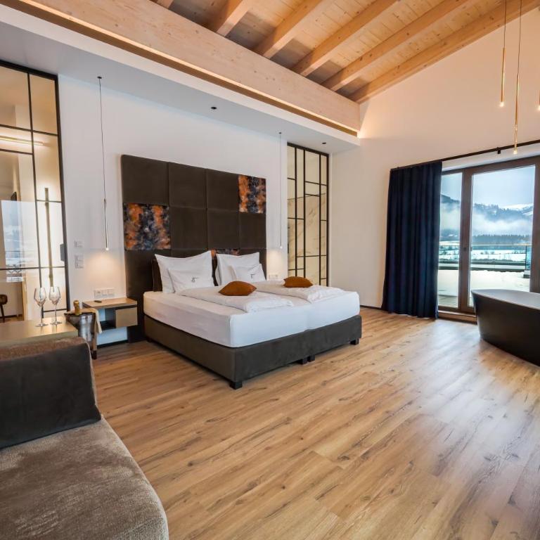 Sonja Alpine Resort - Deluxe Suite - 1